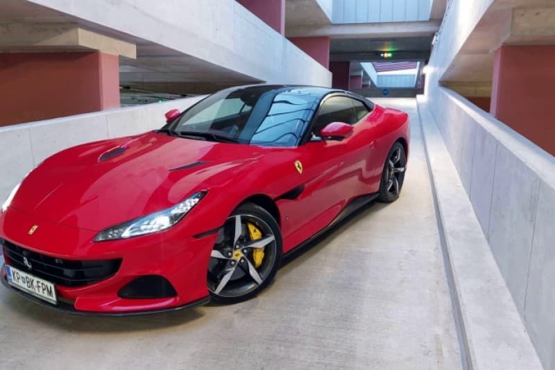 Vožnja s Ferrari Portofino M (sovoznik) / 1-3 osebe / 30 minut